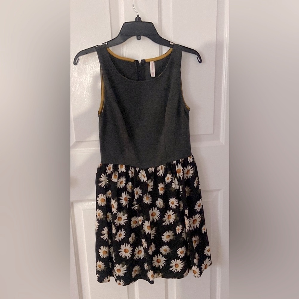 Xhilaration Dark Gray Floral Tank Dress – Yellow & White Flowers, Size M - Picture 13 of 13